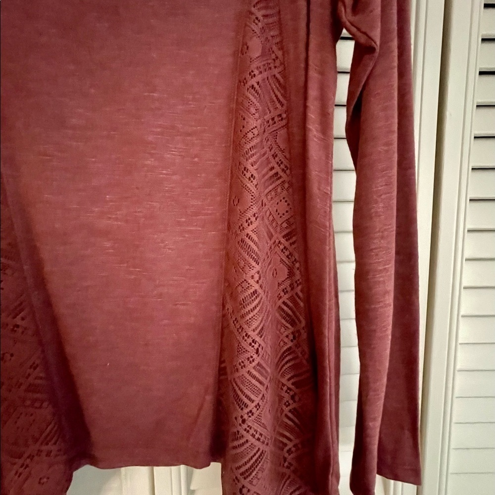 WOMENS LONG SLEEVE TOP WITH CUTOUTS AT SHOULDERS. SIZE L. - Picture 5 of 7